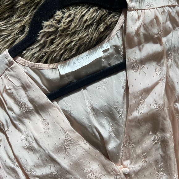 ASTR the label top cropped - Picture 2 of 4